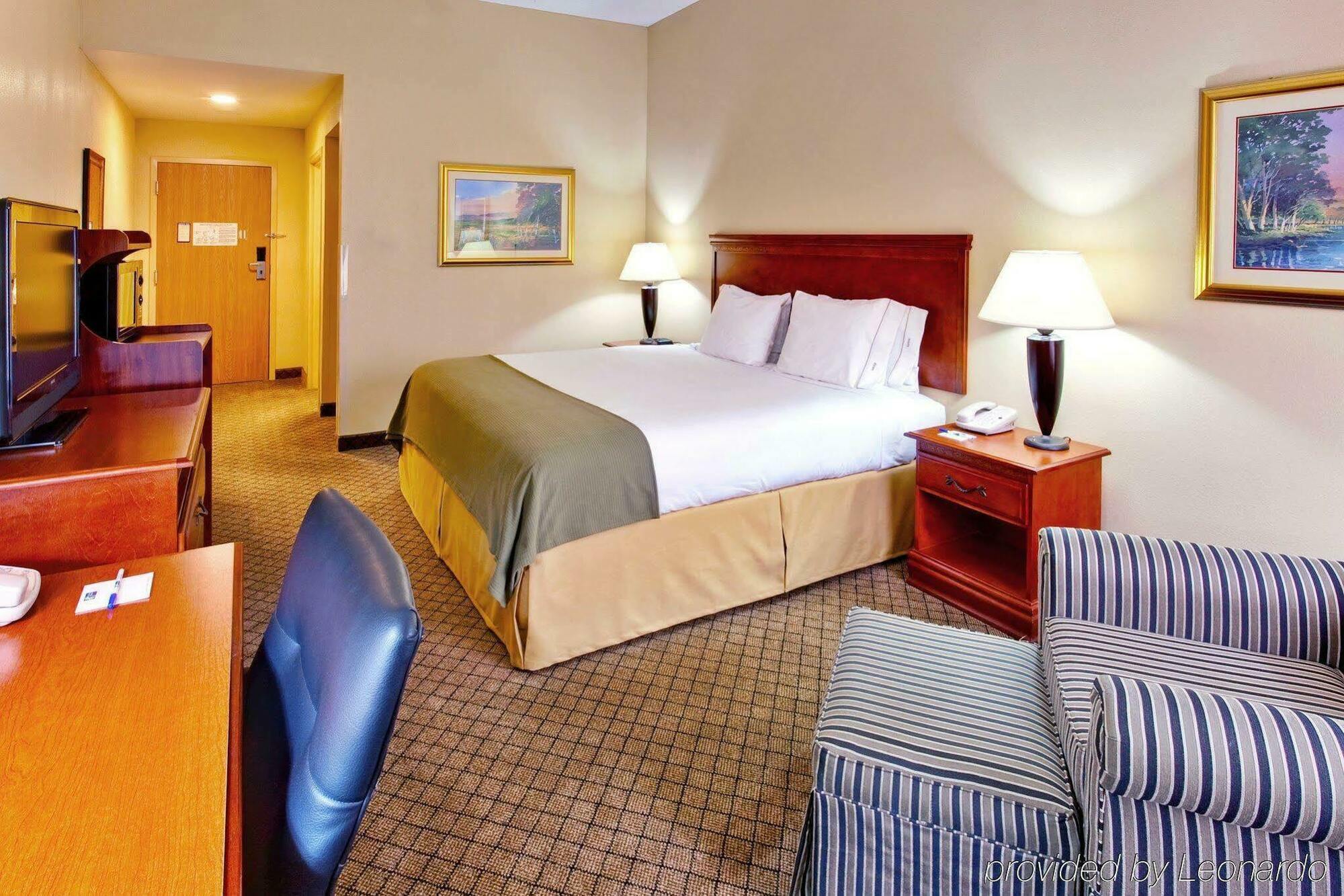 Holiday Inn Express & Suites Greenwood Habitación foto